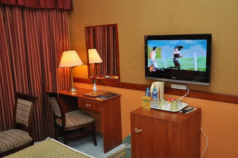 Oyo 353 Middle East Hotel Dubai 2*,